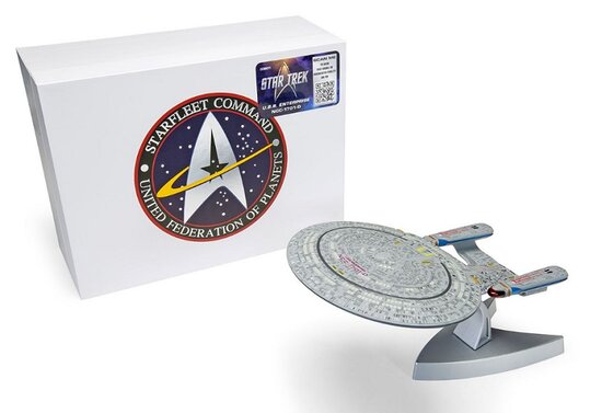 Corgi Die Cast Model - Star Trek The Next Generation CC96611 USS Enterprise NCC-1701-D