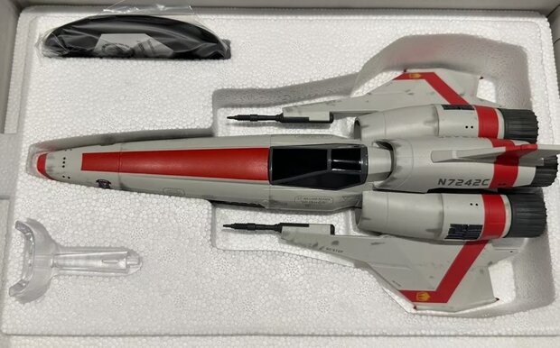 Eaglemoss model - Scifi Battlestar Galactica Limited Edition BGSUK001A Viper Mark II Husker Call Sign Exclusive