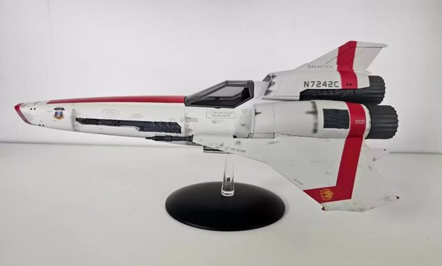 Eaglemoss model - Scifi Battlestar Galactica Limited Edition BGSUK001A Viper Mark II Husker Call Sign Exclusive